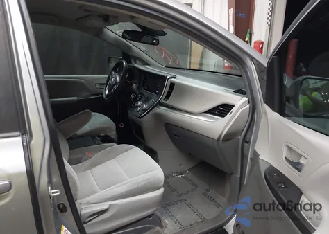 2018 Toyota Sienna Le 8 Passenger z USA, uszkodzony, nr VIN 5TDKZ3DCXJS937683